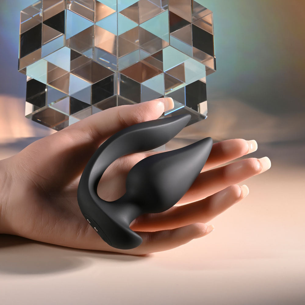 Evolved THE GENIE - Black 11.2 cm USB Rechargeable Vibrating Plug with Wireless Remote
